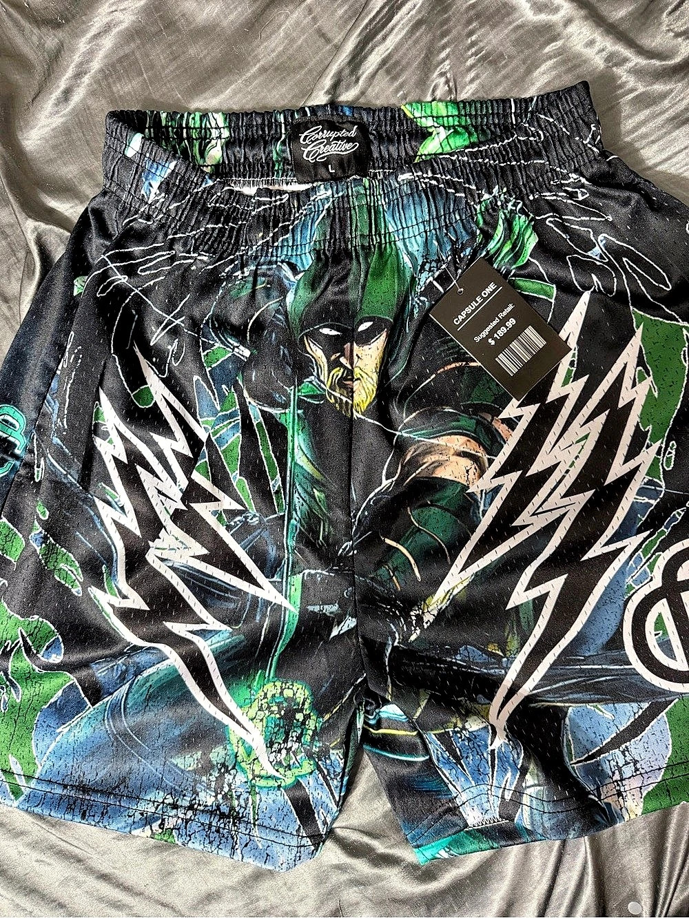 Corrupted Creative Green Arrow Graphic Shorts Large